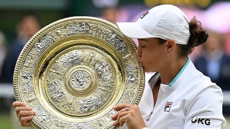 Στην κορυφή του Wimbledon η Μπάρτι (vid)