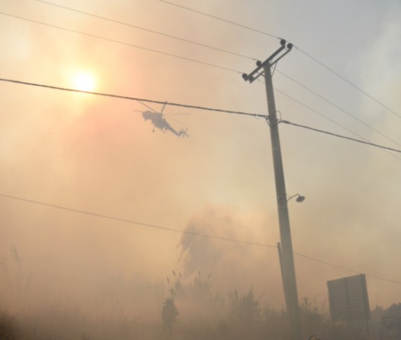 Συγκλονιστικές εικόνες από το πύρινο μέτωπο στην Αχαΐα – Κάηκαν σπίτια