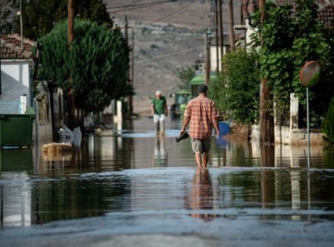 Καιρός: Μετά τον καύσωνα, έρχεται «ψυχρή λίμνη» με επικίνδυνες καταιγίδες