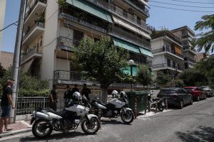 Δάφνη – Σε διαθεσιμότητα οι αστυνομικοί που είχαν αγνοήσει τις καταγγελίες για ενδοοικογενειακή βία