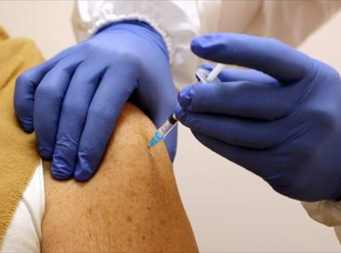 Πέτσας για εμβολιασμούς 15 – 17 ετών: «Μέσω παιδιάτρων το ραντεβού»