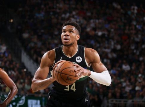 Μπάρι σε Γιάννη: «Το να κάνεις τόση ώρα στις βολές, το κάνει απλά χειρότερο»