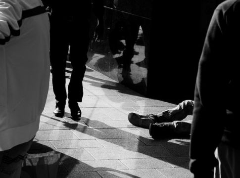 Τραγικές οι συνθήκες διαβίωσης του ζευγαριού στην Καλλιθέα- Ο άνδρας ήταν υποσιτισμένος