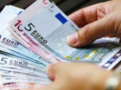 Σήμερα η απόφαση για την αύξηση στον κατώτατο μισθό – Πώς αναμένεται να διαμορφωθεί