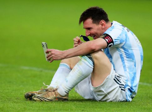 Δεν ξέχασε την οικογένεια του ο Μέσι – Επικοινώνησε με βιντεοκλήση από το γήπεδο (pics, vid)