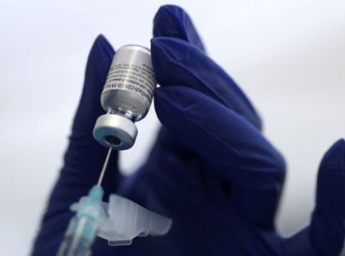 Πόσο κρατάει η προστασία από το εμβόλιο – Ποιοι χρειάζονται τρίτη δόση