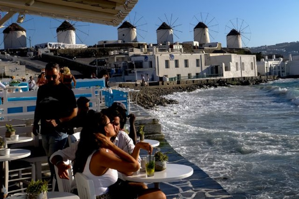 Σε ποιες περιοχές καταγράφεται εκρηκτική αύξηση κρουσμάτων – Στα σκαριά μέτρα για να σβήσουν οι εστίες υπερμετάδοσης