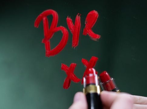 Η χρονιά των διαζυγίων: Αυτά τα διάσημα ζευγάρια χώρισαν το 2021
