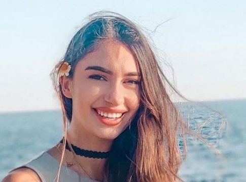 Κορμί παράνοια η Αννα Πρέλεβιτς με το μαγιό της στη παραλία – Κόλαση