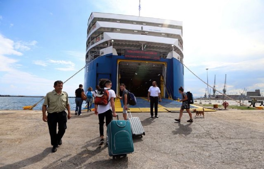 Νέο καθεστώς μετακινήσεων με πλοία προς τα νησιά – Ποια η διαδικασία επιβίβασης