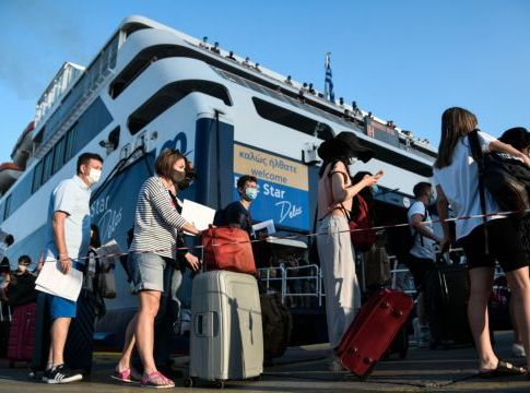 Ταξίδι με πλοίο: Πώς πάμε και πώς γυρίζουμε από τα νησιά – Όσα πρέπει να ξέρετε
