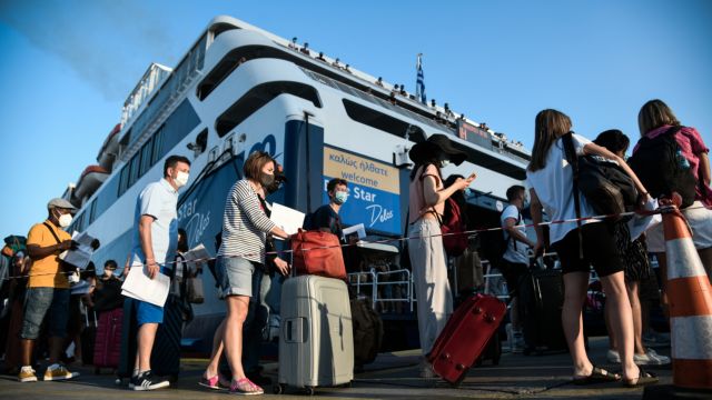 Ταξίδι με πλοίο: Πώς πάμε και πώς γυρίζουμε από τα νησιά – Όσα πρέπει να ξέρετε