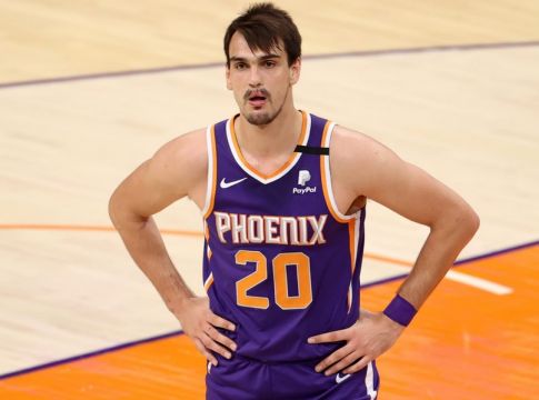 Σοκ στους Φοίνιξ Σανς: Χάνει τους τελικούς ο Σάριτς