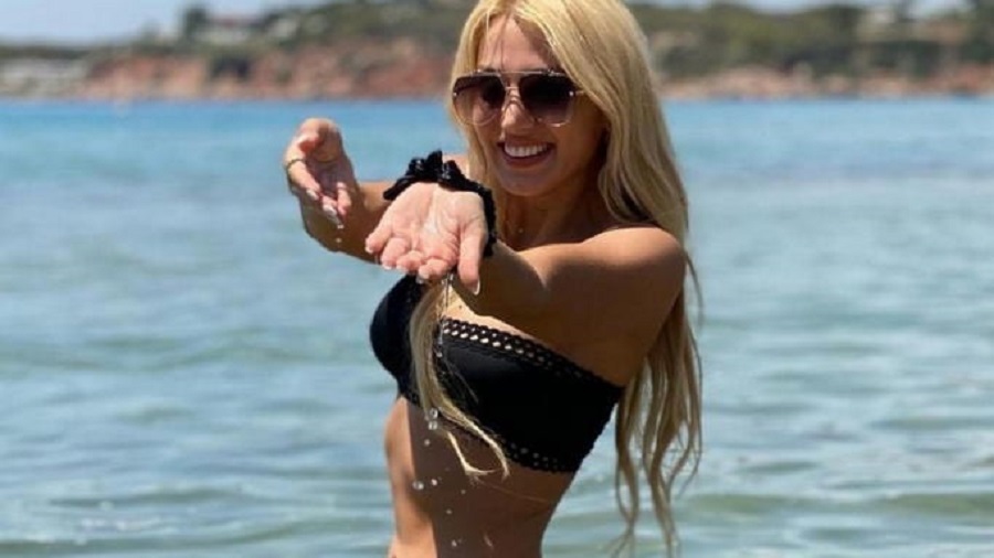 Όταν η Κωνσταντίνα Σπυροπούλου «ισοπέδωσε» στην άμμο το Instagram