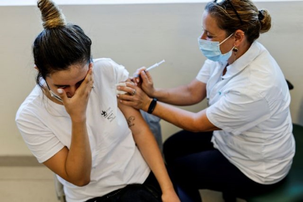 Κορωνοϊός: «Πράσινο» φως για τον εμβολιασμό των 16άρηδων μόνο με Pfizer