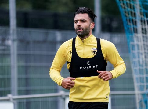 Θα δώσει πολλά ο Τζαβέλλας, αλλά η ΑΕΚ θέλει κι άλλο στόπερ