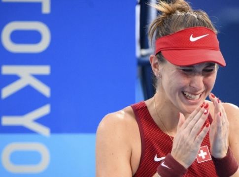 Πέρασε στον τελικό η Μπέντσιτς, 2-1 την Ριμπάκινα