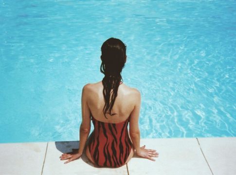 Δεν φαντάζεστε ποια φόρεσε το πιο κλασσάτο μαγιό