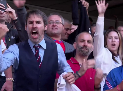 Ο σωσίας του Σάουθγκεϊτ στις κερκίδες του Γουέμπλεϊ (Vid)