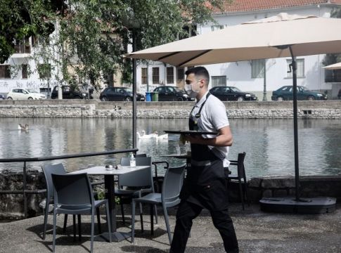 Προνόμια εμβολιασμένων: Πώς θα ξεχωρίζουμε τα covid free μαγαζιά – Πώς θα γίνεται ο έλεγχος