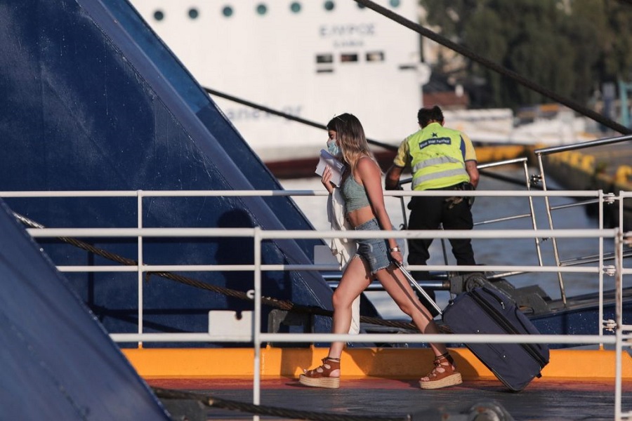 Πού οφείλεται η αύξηση των κρουσμάτων – Γιατί δεν ανησυχούν ακόμα οι ειδικοί