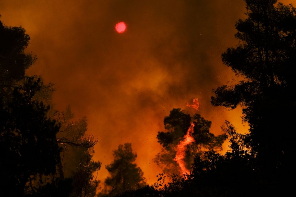 Λαγουβάρδος – «Σύμμαχος» για τις φωτιές οι άνεμοι στη βόρεια Εύβοια σήμερα – Η εξέλιξη του καιρού