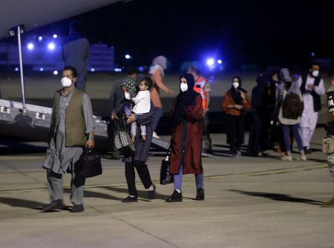 Αφγανιστάν – Σκηνές απόλυτου χάους με δώδεκα νεκρούς – Οι Ταλιμπάν εμποδίζουν Αφγανούς να φτάσουν στο αεροδρόμιο