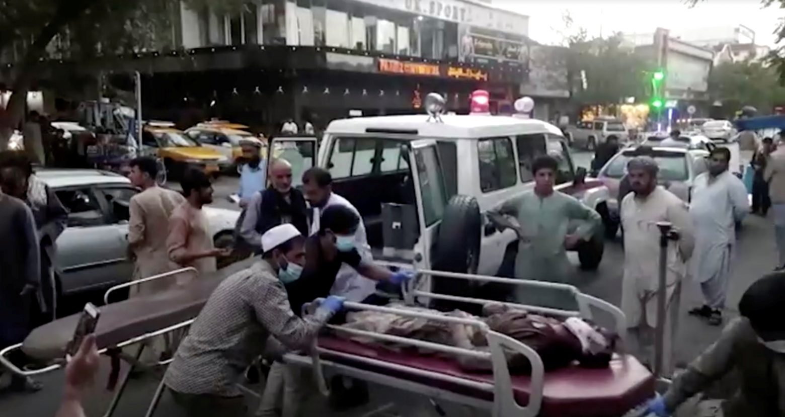 Καμπούλ – Λουτρό αίματος με περισσότερους από 100 νεκρούς – Επιταχύνεται η επιχείρηση εκκένωσης (vids)