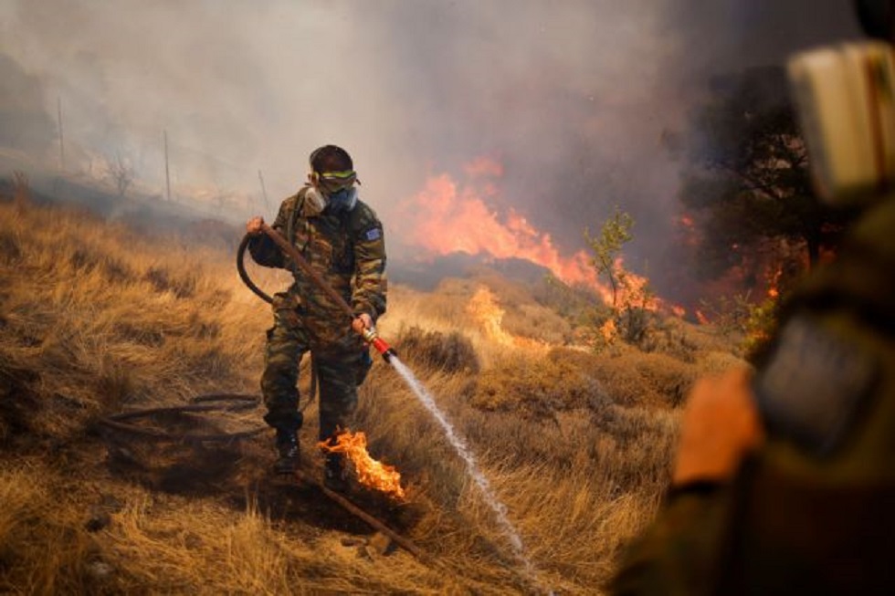 Υπόθεση εμπρησμού στον Θεολόγο – Ελεύθερος με περιοριστικούς όρους ο 14χρονος