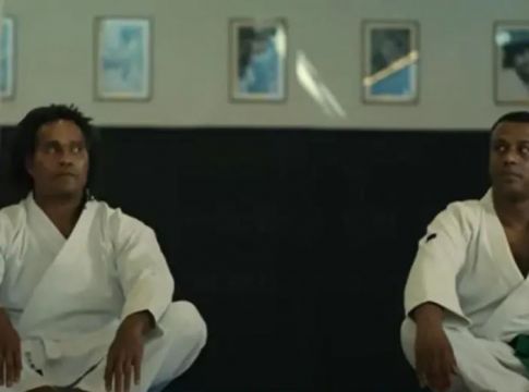 Ολυμπιακός – Ο Καρεμπέ έγινε… καρατέκα (vid)