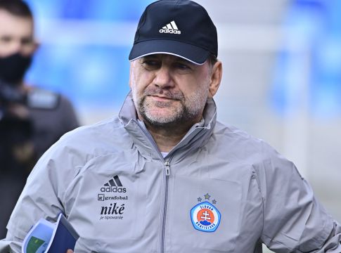Προπονητής της Σλόβαν ενόψει Ολυμπιακού – «Μείναμε με 18 παίκτες, χρειαζόμαστε άμεσα ενίσχυση»