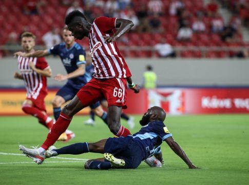 Σισέ από κοντά και 2-0 ο Ολυμπιακός (vids)