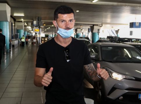 ΑΕΚ – Έφτασε Αθήνα ο Γέφτιτς (pics)