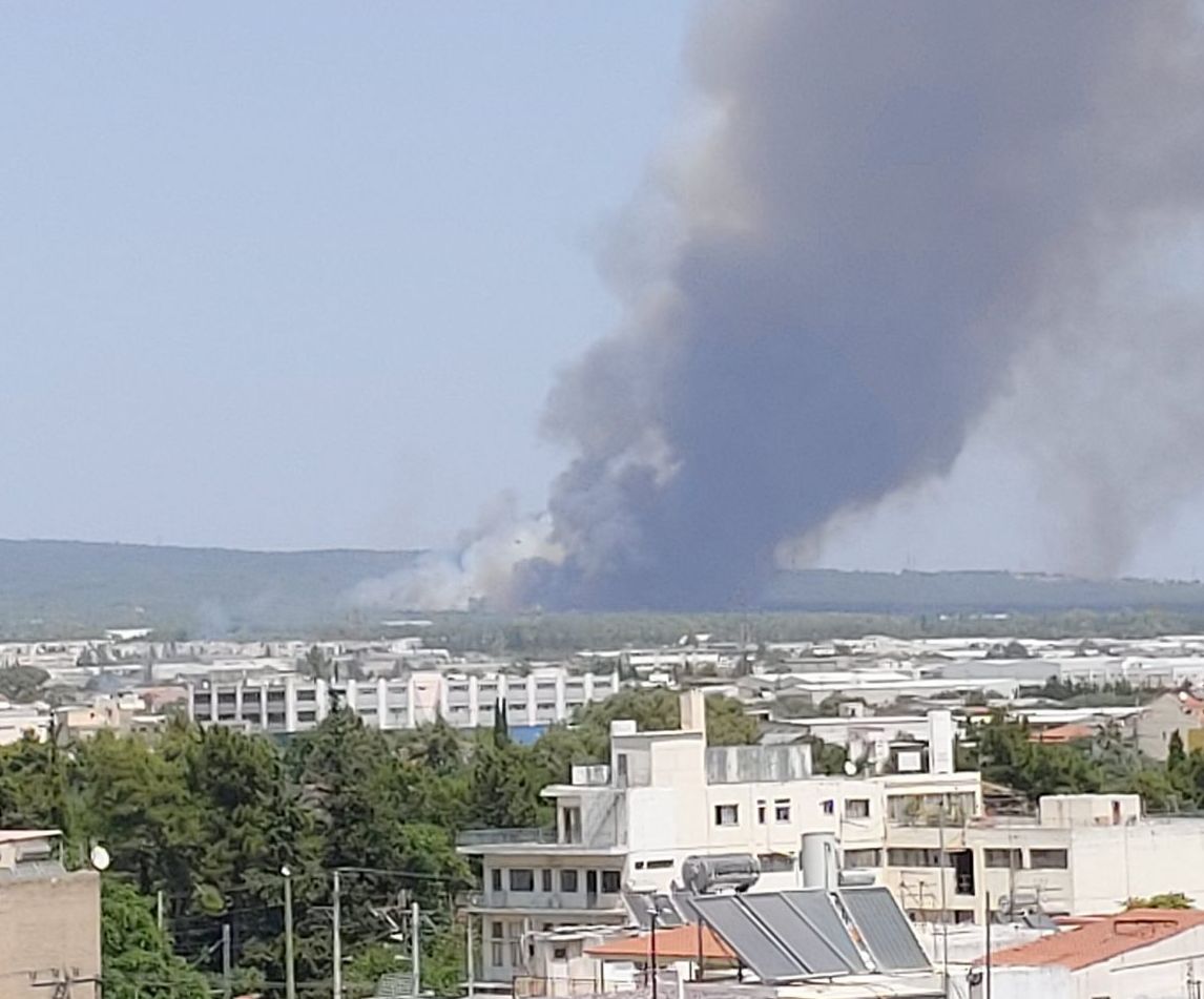 Μεγάλη φωτιά στη Βαρυμπόμπη – Κοντά στα πρώην βασιλικά κτήματα – Alert, κλείστε τα παράθυρα