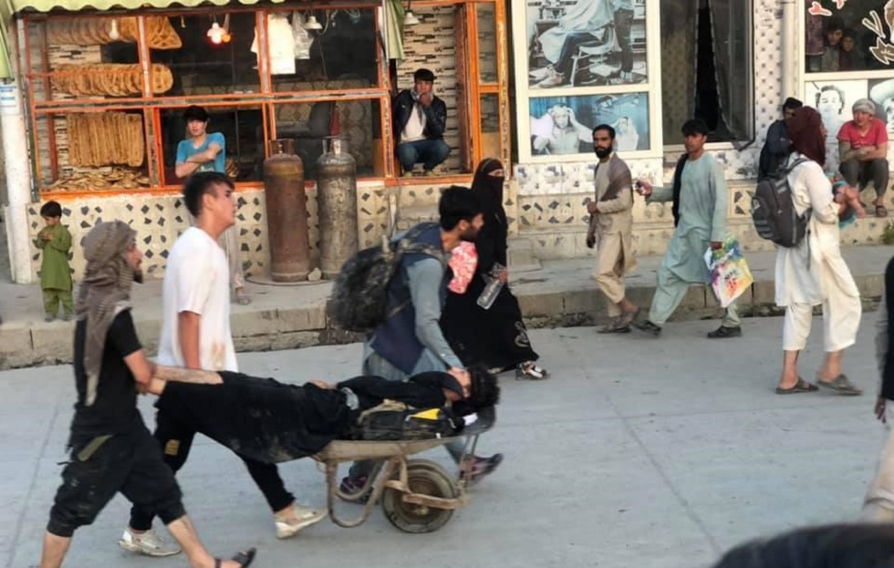 Πολλοί τραυματίες και φόβοι για νεκρούς μετά την έκρηξη στο αεροδρόμιο της Καμπούλ