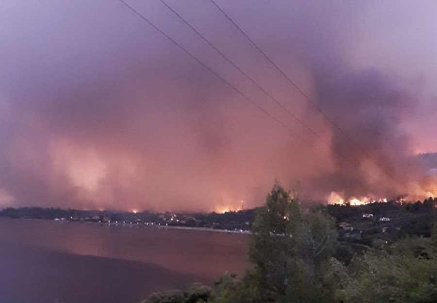 Δραματικές ώρες στην Εύβοια – Πληροφορίες για αποκλεισμένους – «Βοηθήστε μας, θα θρηνήσουμε ανθρώπινες ζωές»