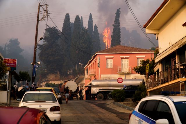 Φωτιά στην Ηλεία – Μάχη για να μην περάσει στον αρχαιολογικό χώρο της Αρχαίας Ολυμπίας