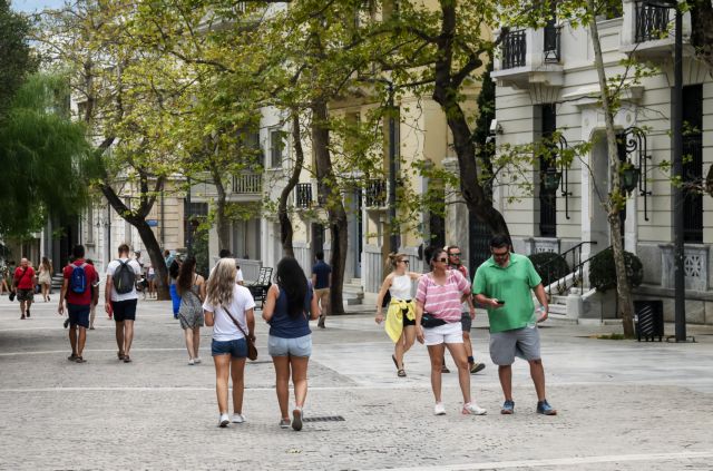 Καμπανάκι ειδικών για 8.000 κρούσματα τη μέρα – Προτροπές να «τρέξουν» οι εμβολιασμοί