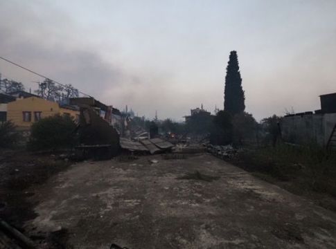 Τρία τα πύρινα μέτωπα στη Εύβοια – Εντολή εκκένωσης της Σκεπαστής