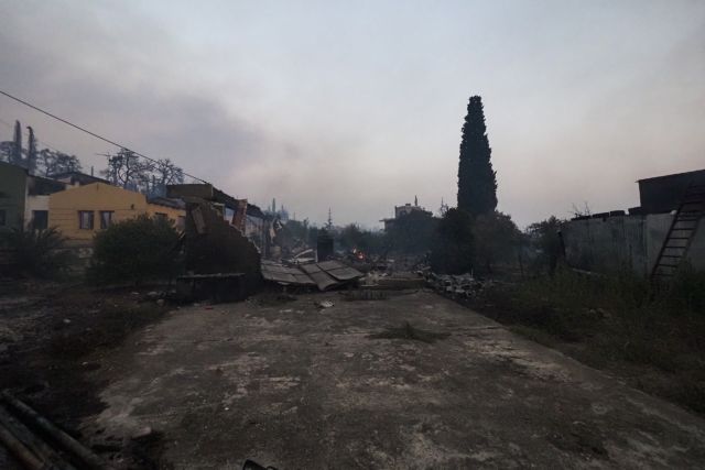 Τρία τα πύρινα μέτωπα στη Εύβοια – Εντολή εκκένωσης της Σκεπαστής