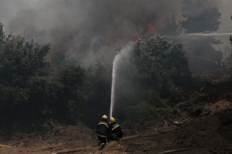 Φωτιά στη Γορτυνία – Μάχη με τις αναζωπυρώσεις – Εκκενώθηκαν συνολικά 21 οικισμοί