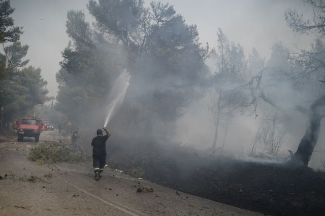 Εφιάλτης στη Βαρυμπόμπη – Τρία νέα ενεργά μέτωπα – Συνεχή μηνύματα από το 112