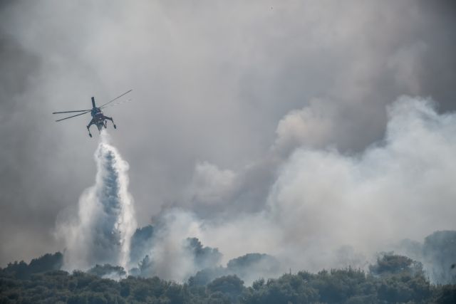 Ορατός από το διάστημα ο καπνός από τη φωτιά στην Κερατέα – Πότε θα κοπάσουν οι άνεμοι