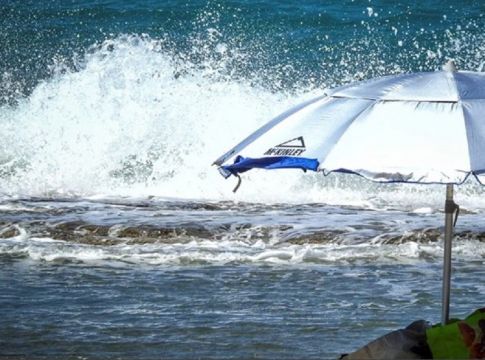 Καιρός – Δεκαπενταύγουστος με ισχυρά μελτέμια – Πότε θα πέσει η θερμοκρασία