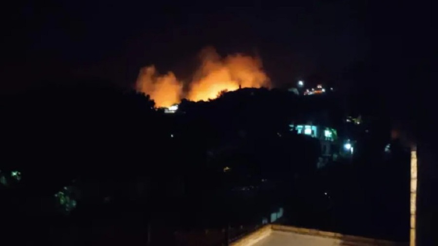 Φωτιά στην Κερατέα – Πέταξαν φωτοβολίδες στο δάσος και ξέσπασε πυρκαγιά (pic & vids)