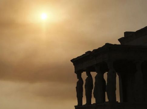 Φωτιά στη Βαρυμπόμπη – «Πνίγεται» στους καπνούς η Αττική – Από τις Αχαρνές μέχρι το Φάληρο