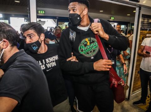 Ο Γιάννης ακύρωσε την εκδήλωση στα Σεπόλια εξαιτίας της πυρκαγιάς στην Βαρυμπόμπη (pic)