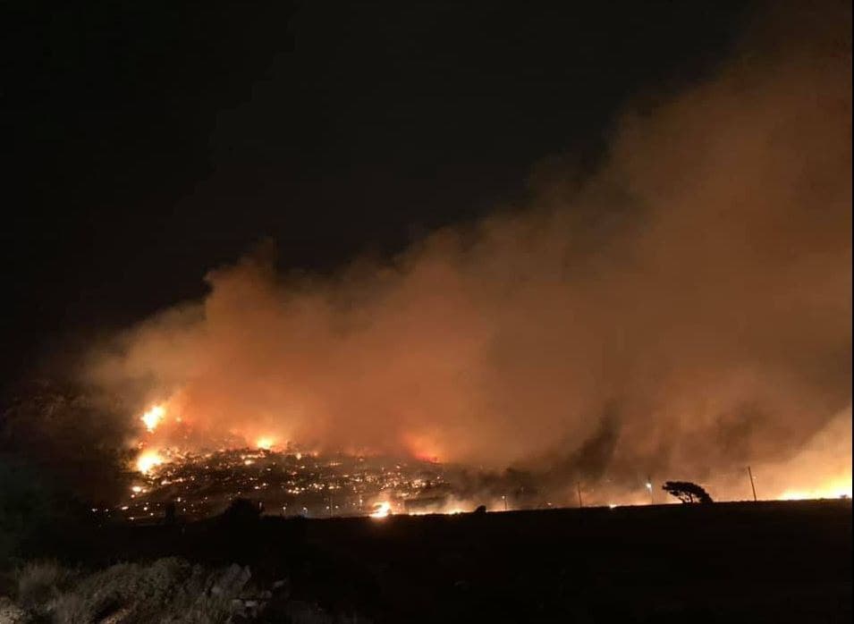 Πυρκαγιά στον Ασπρόπυργο – Σε εξέλιξη αλλά με καλύτερη εικόνα – Ανοιξε η Αττική Οδός