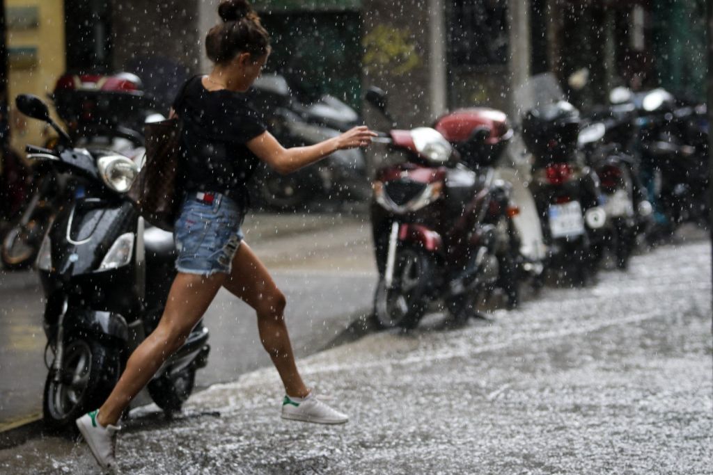 Έρχονται βροχές, καταιγίδες και χαλαζοπτώσεις – Πού και πότε θα χτυπήσουν