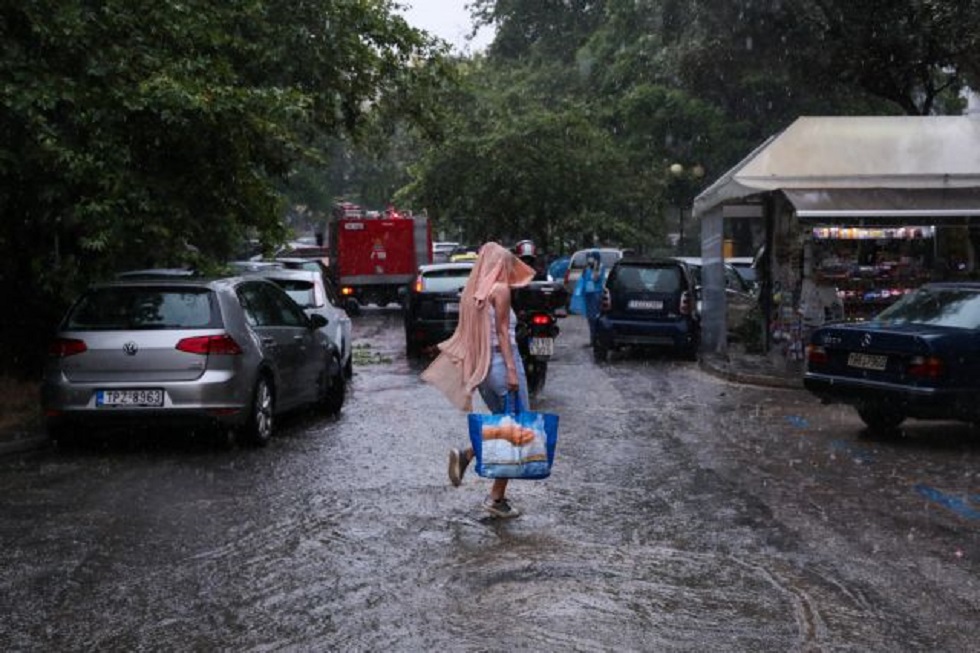 Καιρός – «Άνοιξαν» οι ουρανοί – 1.600 κεραυνοί μέσα σε λίγες ώρες – Σφοδρές καταιγίδες